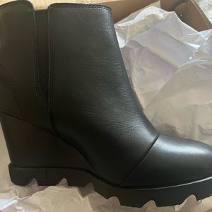 Sorel Joan Uptown Zipper Booties